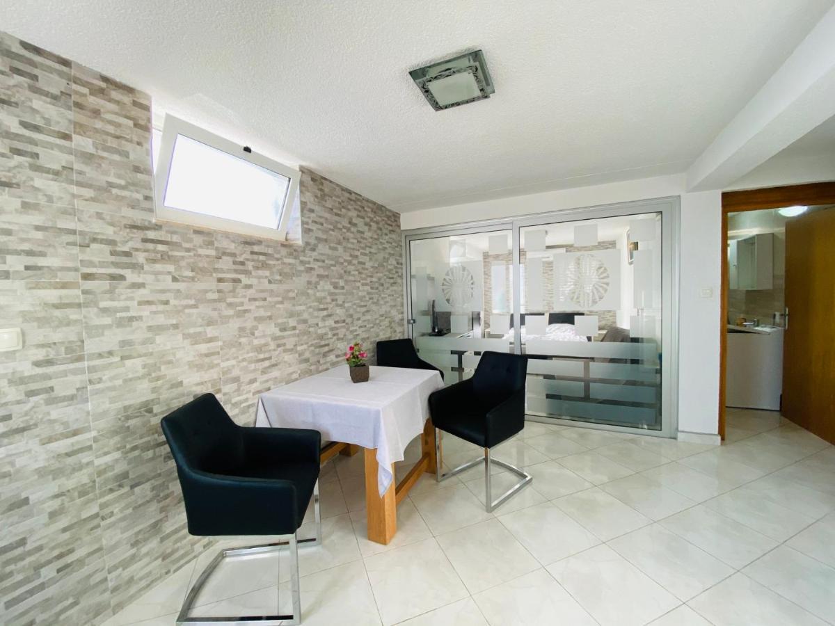 Apartmani-Joe Podglavica Buitenkant foto