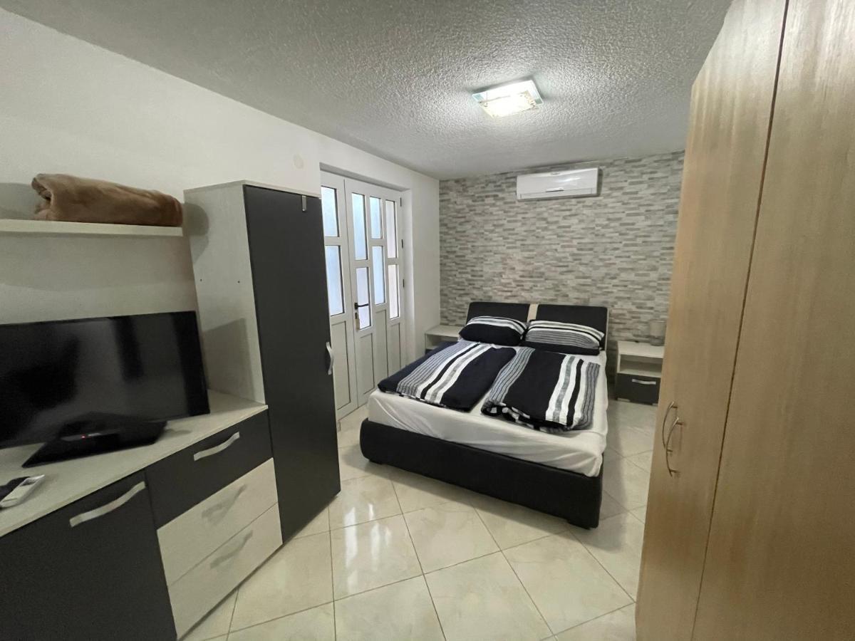 Apartmani-Joe Podglavica Buitenkant foto